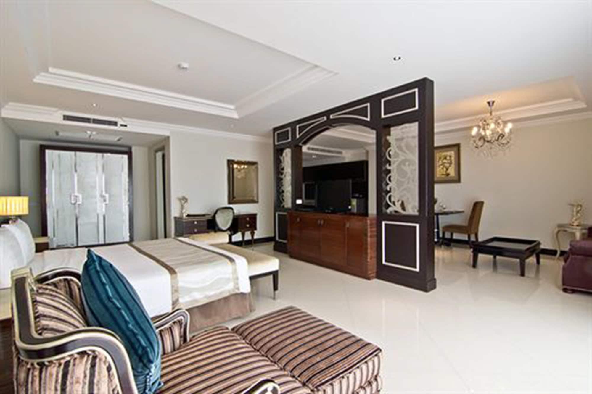 Hotel Lk Royal Wing Pattaya Exterior foto
