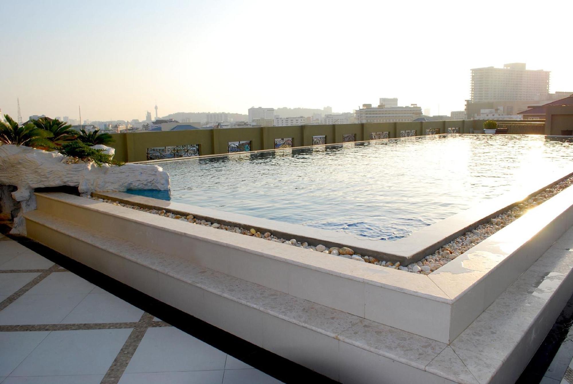 Hotel Lk Royal Wing Pattaya Exterior foto